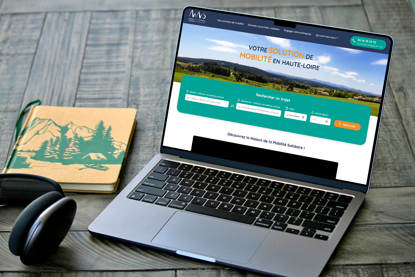 Site de covoiturage solidaire affiché sur un ordinateur portable